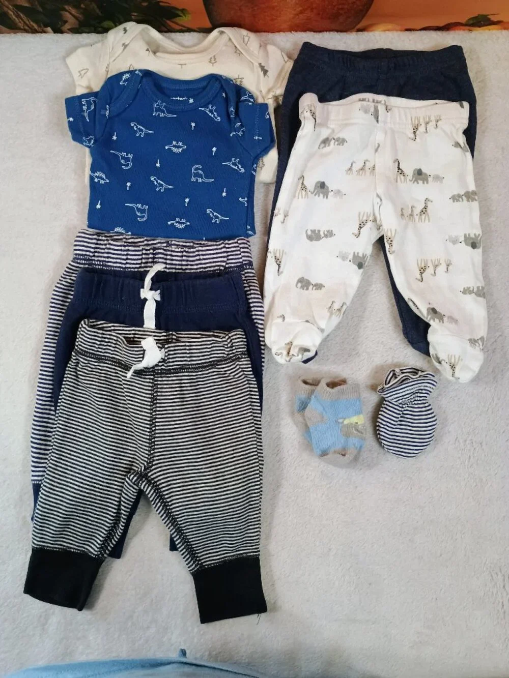 EUC Bundle-9pc Carters, Gerber, Sz New Born Mix & Match Outfits Essentials